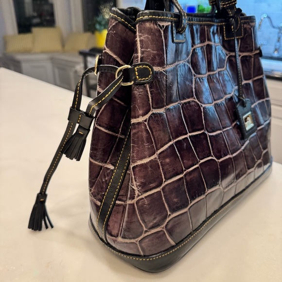 DOONEY & BOURKE CROC EMBOSSED COGNAC W/BLACK ACCENTS LEATHER TOTE SHOULDER BAG - Picture 2 of 16
